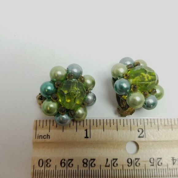 Vintage Green Cluster Clip On Earring, Beaded Retro Color 60s 70s Syle Japan - Picture 4 of 7